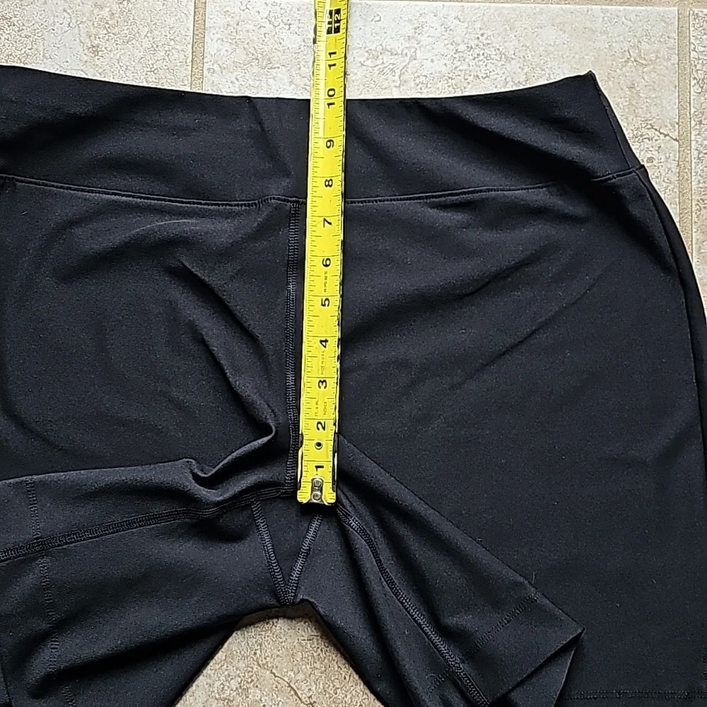 Lucy Tech Shorts - Picture 3 of 9